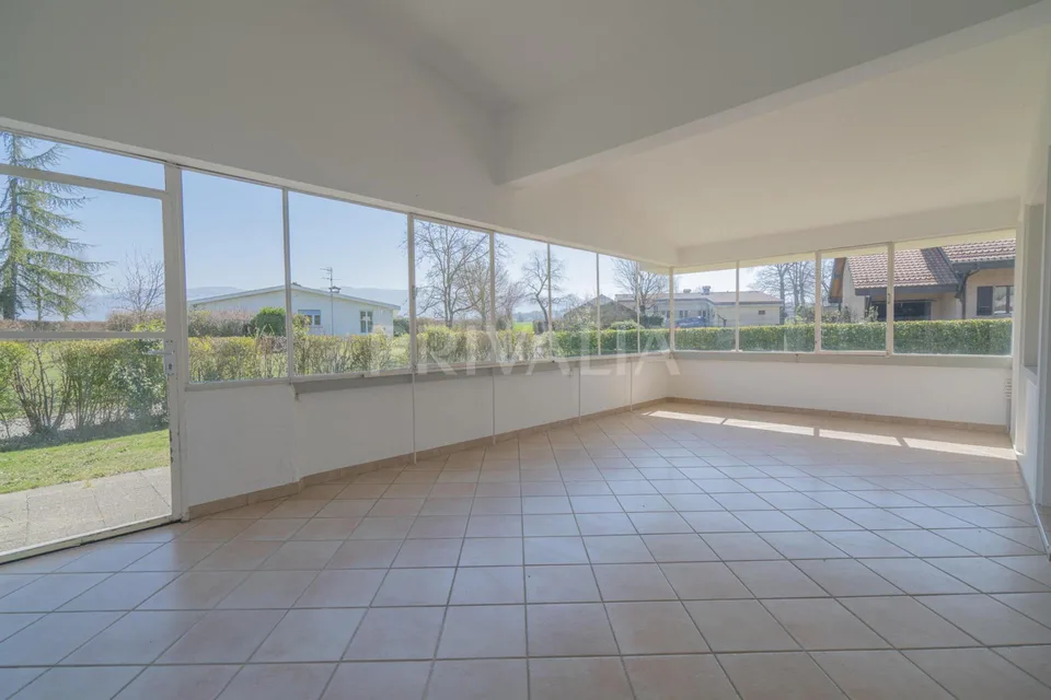Belle villa individuelle de plain-pied avec jardin au coeur de la C...