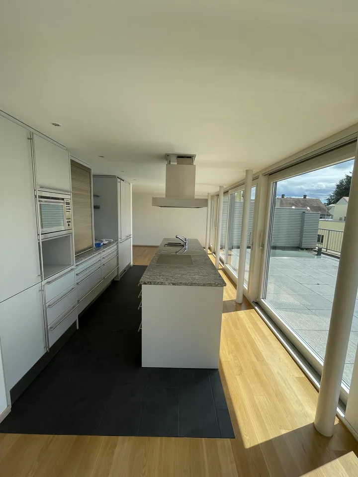 Luxuriöse 4.5-Maisonette-Wohnung in Binningen zu vermieten