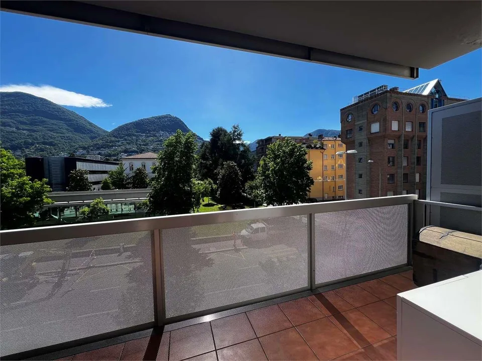 Rif. 2694 Lugano ufficio arredato in spazio condiviso
