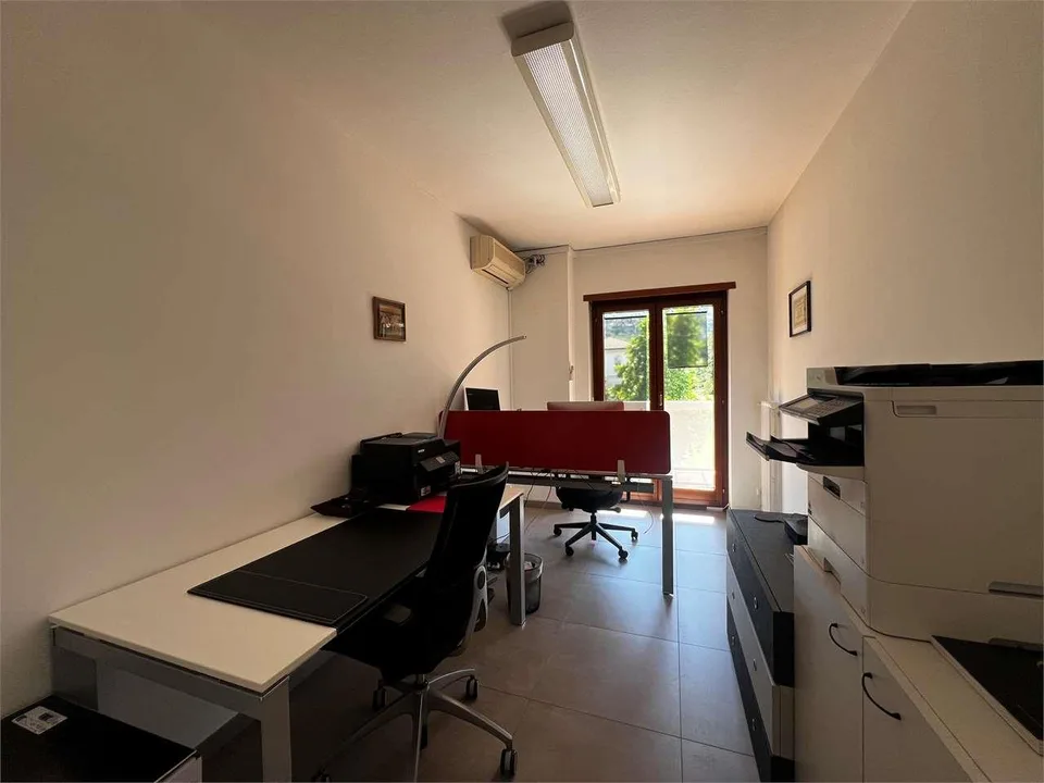 Rif. 2694 Lugano ufficio arredato in spazio condiviso