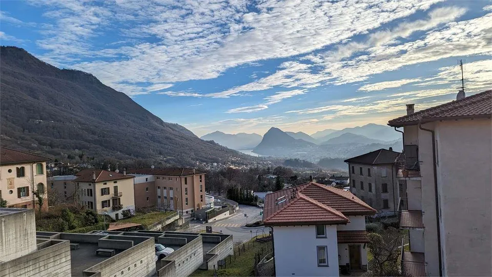 Sonvico - Spettacolare e Caratteristico 6.5 Locali su più Livelli con