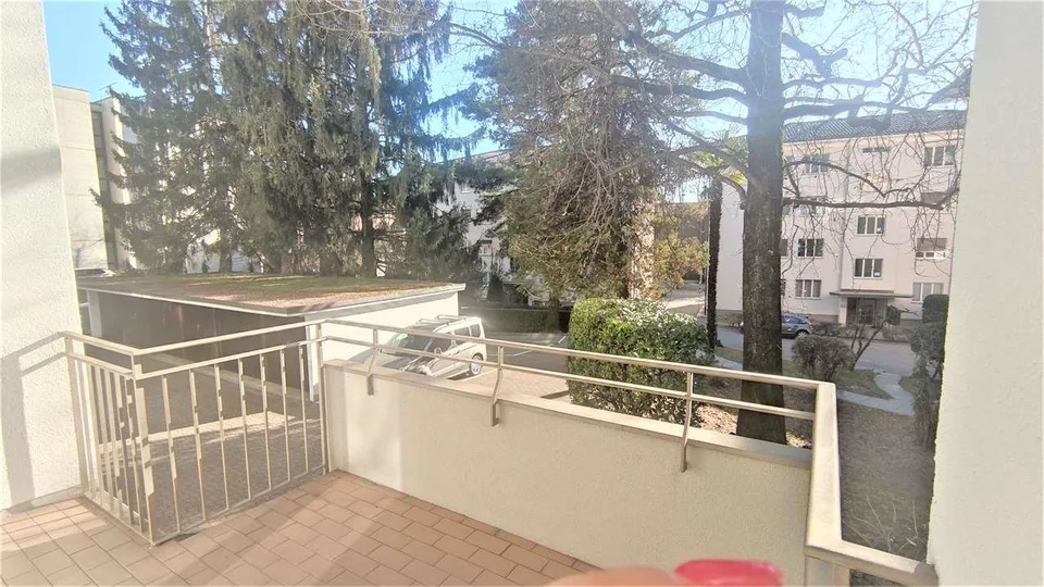 Massagno, SPLENDIDO UFFICIO 6,5 ANCHE ARREDATO