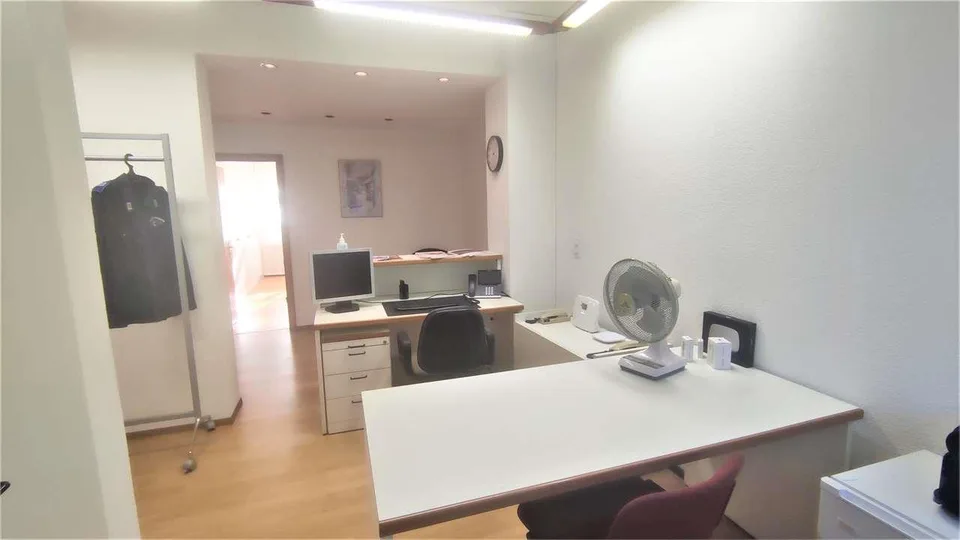 Massagno, SPLENDIDO UFFICIO 6,5 ANCHE ARREDATO – foto 8 di 11
