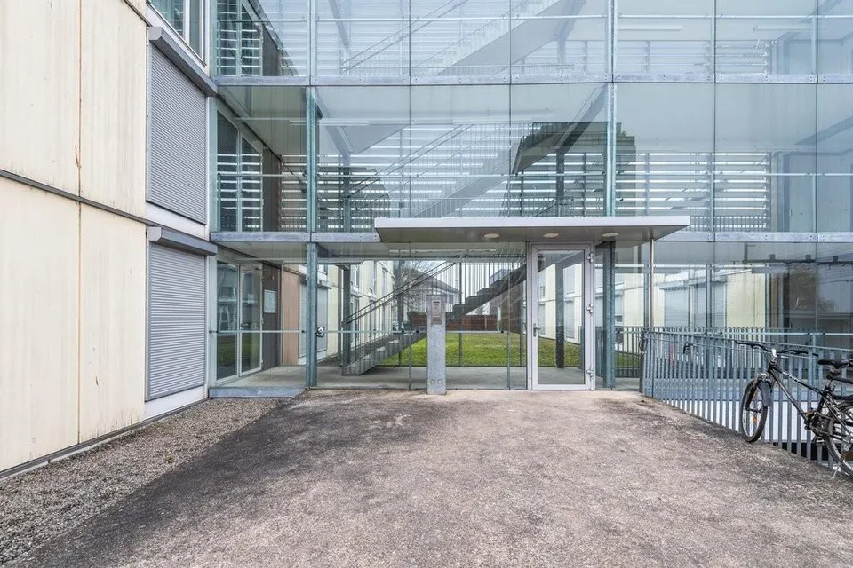 A deux pas du centre-ville, de la gare et de l'HEIVD