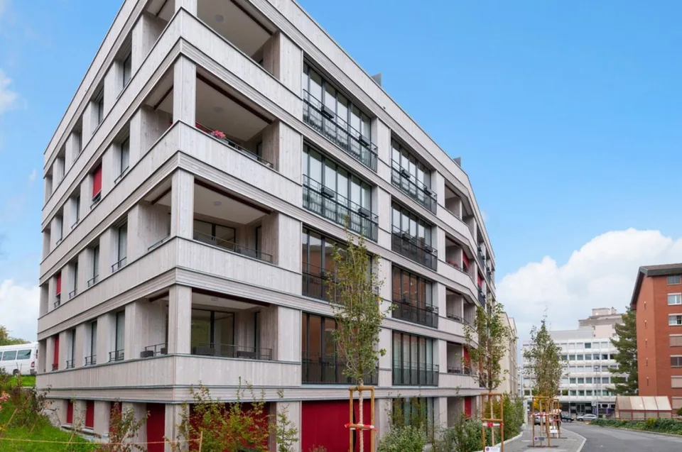 Kleinparkplatz in Einstellhalle an zentraler Lage zu vermieten