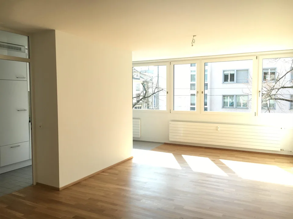 Helle 2.5 Zimmer Wohnung direkt beim Spalentor