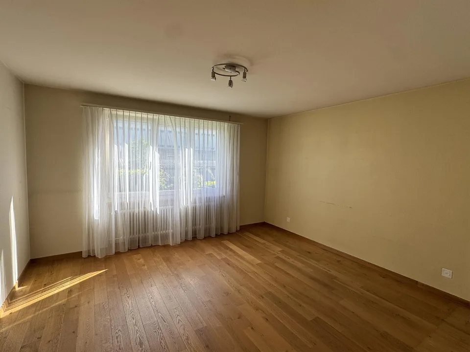 Grosszügige 4.5 Zimmerwohnung an ruhiger Lage