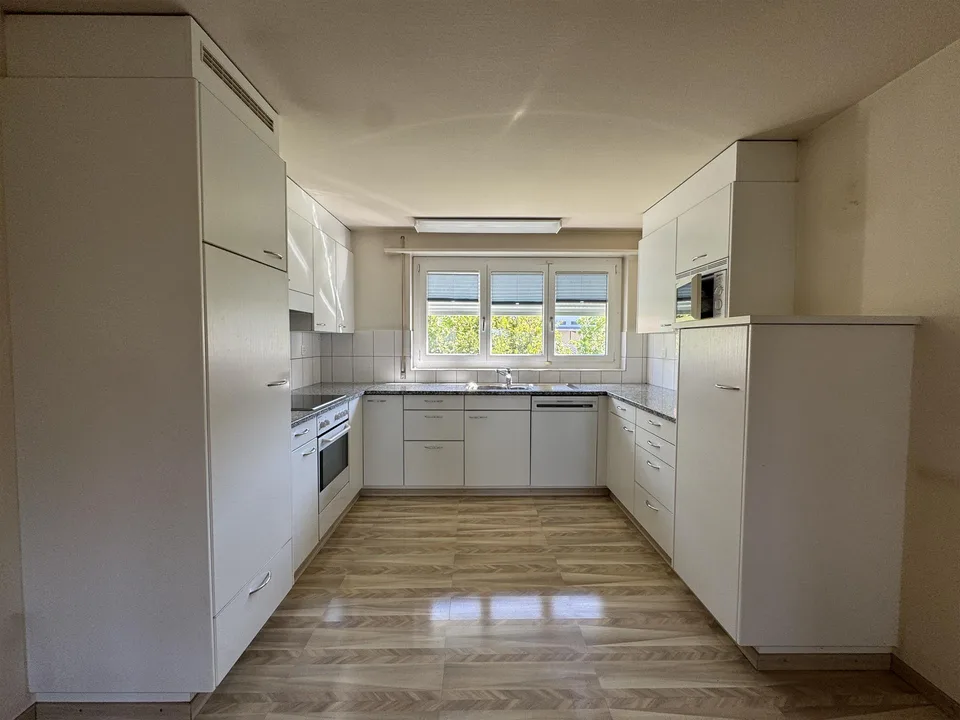 Grosszügige 4.5 Zimmerwohnung an ruhiger Lage
