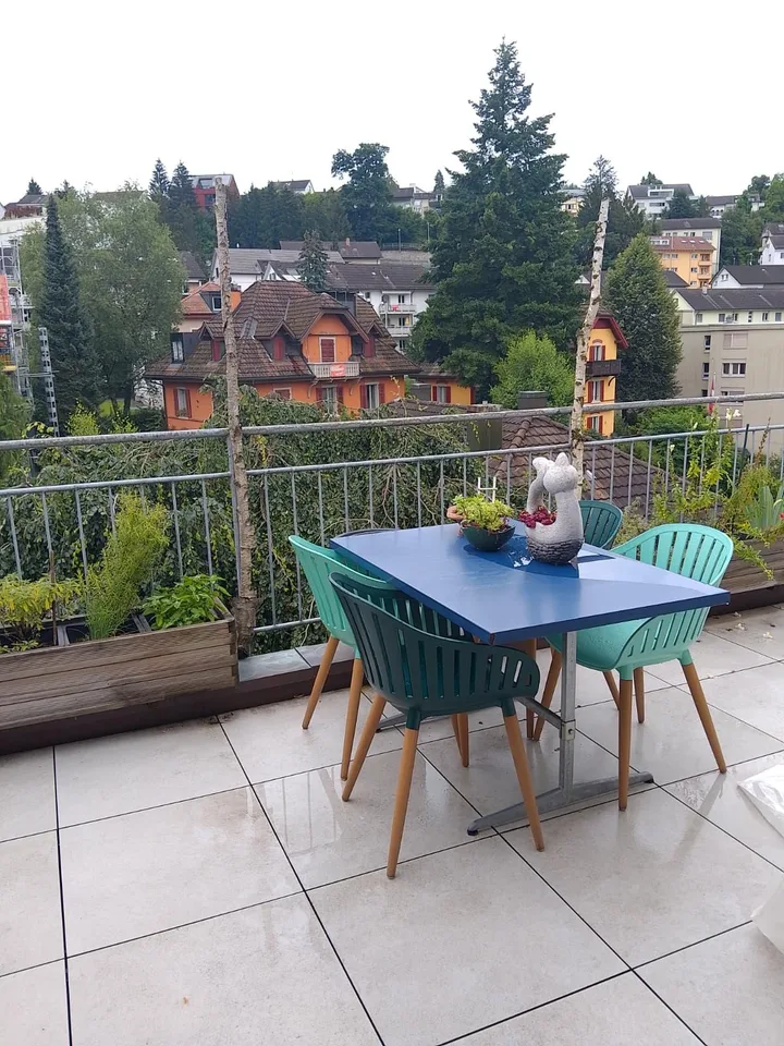 Attraktive Dachwohnung mit grosser Terrasse im Maihofquartier