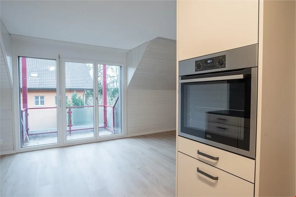 Sanierte schöne, helle Dachwohnung