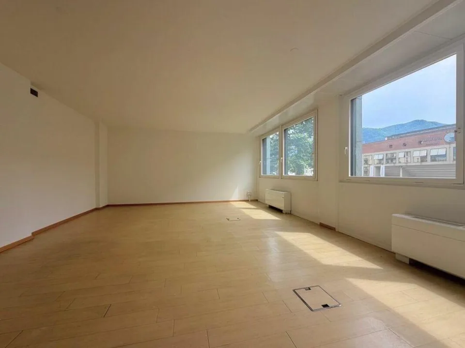 LUGANO · UFFICIO IN ZONA CENTRALISSIMA E DISPONIBILE DA SUBITO · 19... – Foto 8 von 13