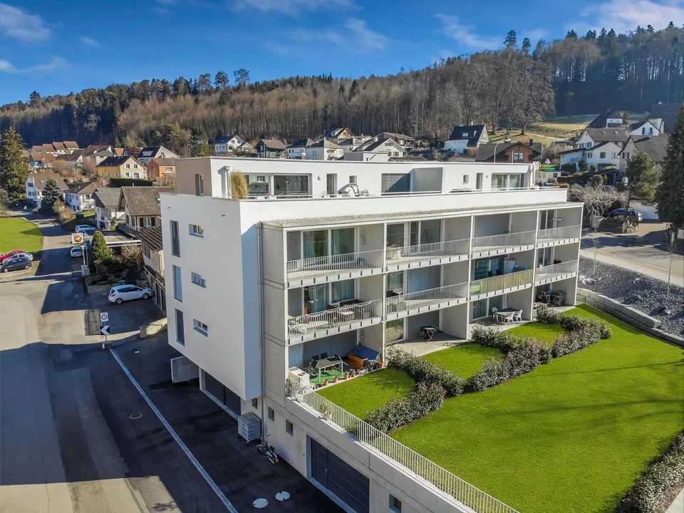 Grosszügiger Tiefgaragenplatz zu vermieten