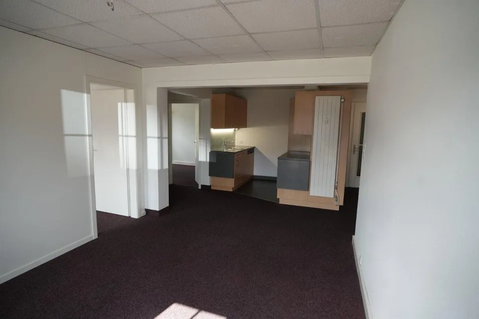 grosszügige 5½ Zimmer-Wohnung in Wohn-/Gewerbeliegenschaft...