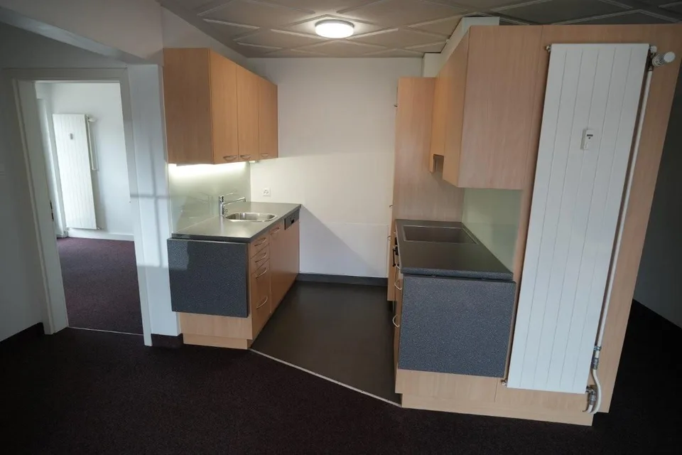 grosszügige 5½ Zimmer-Wohnung in Wohn-/Gewerbeliegenschaft...