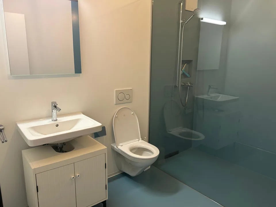Moderne, seenahe 3.5- Zimmerwohnung – photo 7 sur 7