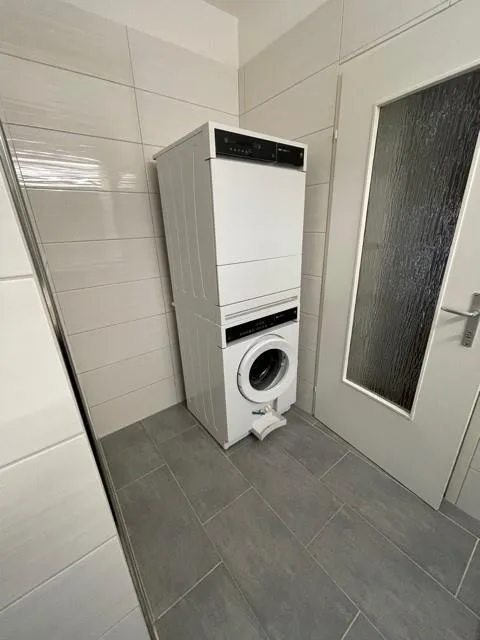 3.5-Zimmer-Dachwohnung mit Terrasse, Jacuzzi & Elektroladestation