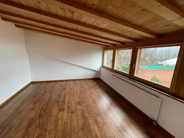 3.5-Zimmer-Dachwohnung mit Terrasse, Jacuzzi & Elektroladestation