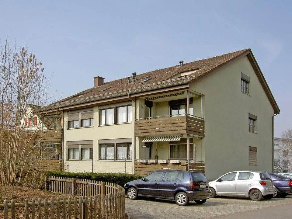 Originelle Dachwohnung wartet auf einen Nachfolger