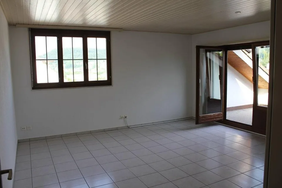Originelle Dachwohnung wartet auf einen Nachfolger