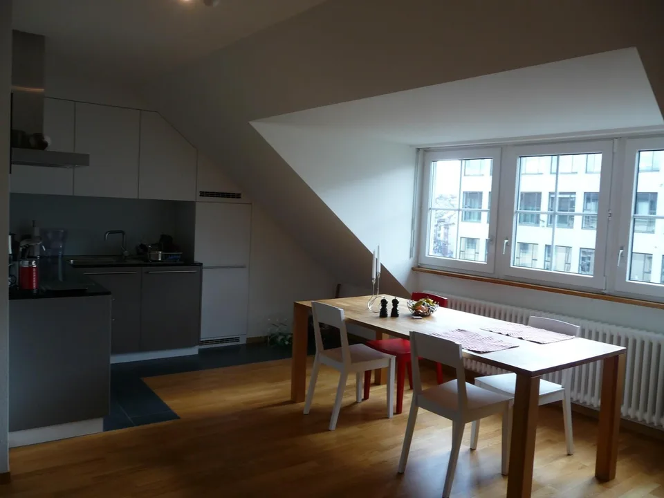 Sanierte Altbauwohnung direkt am Rhein