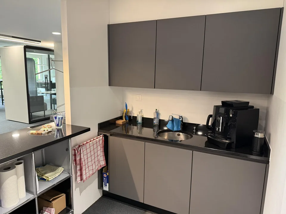 Helles Büro nähe Flughafen