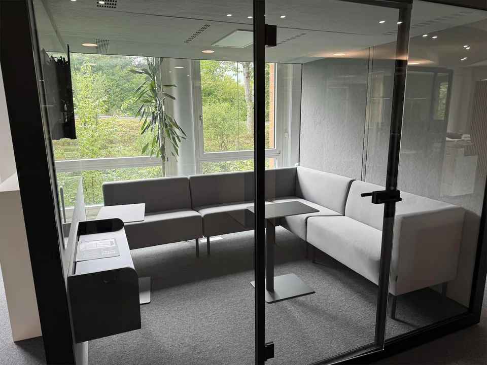 Helles Büro nähe Flughafen