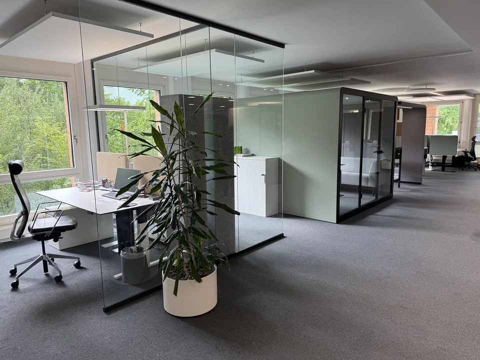 Helles Büro nähe Flughafen