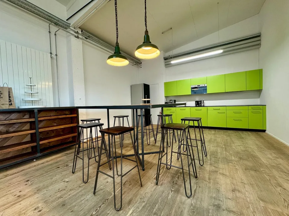 Loft Büroräumlichkeiten möbliert