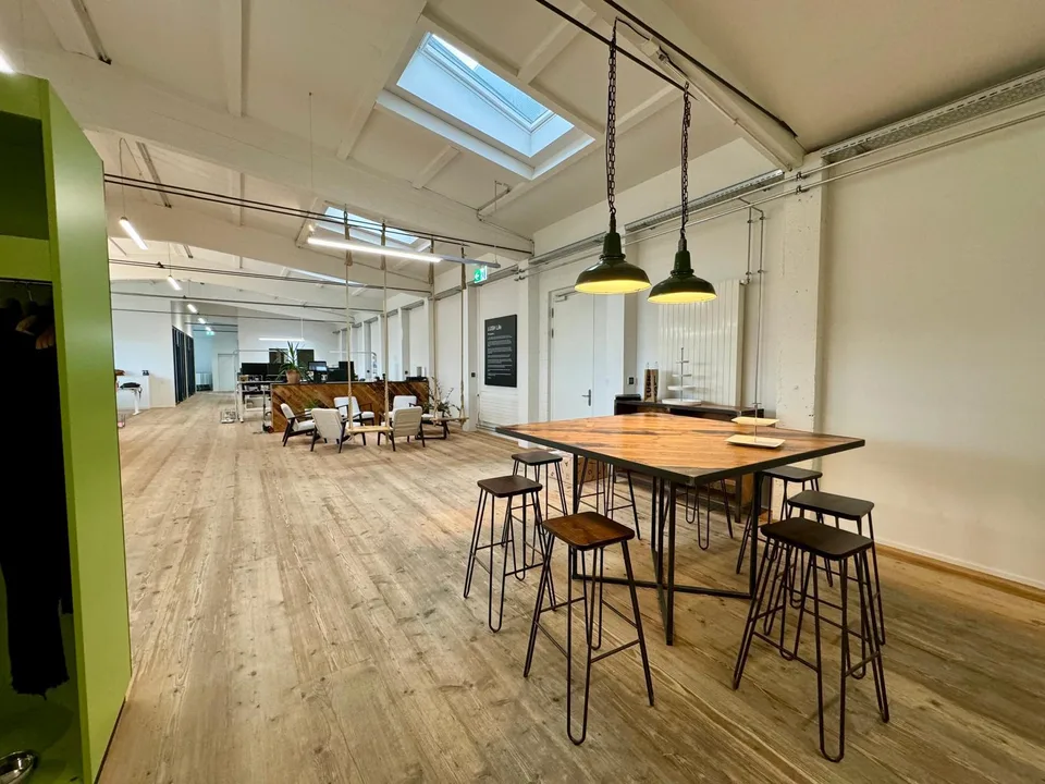 Loft Büroräumlichkeiten möbliert