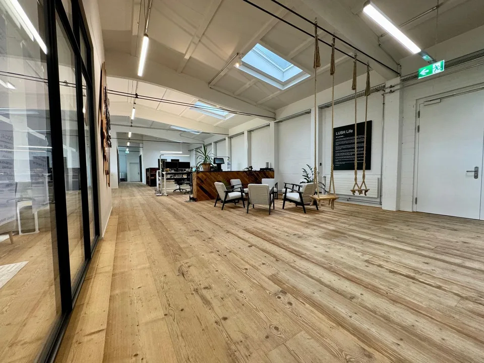Loft Büroräumlichkeiten möbliert