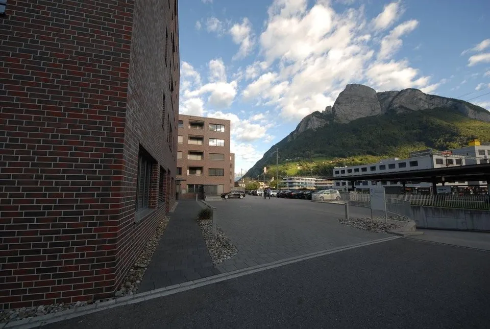 Auto-Einstellplatze nähe Bahnhof
