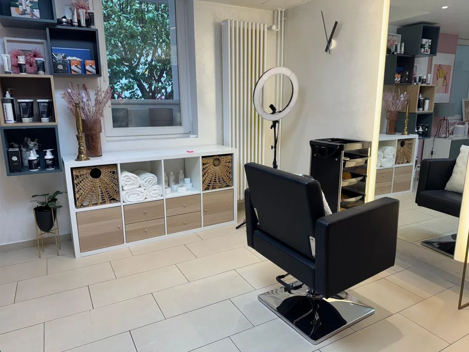 DEIN NEUER ARBEITSPLATZ ALS EIGENSTÄNDIGE/R COIFFEUR