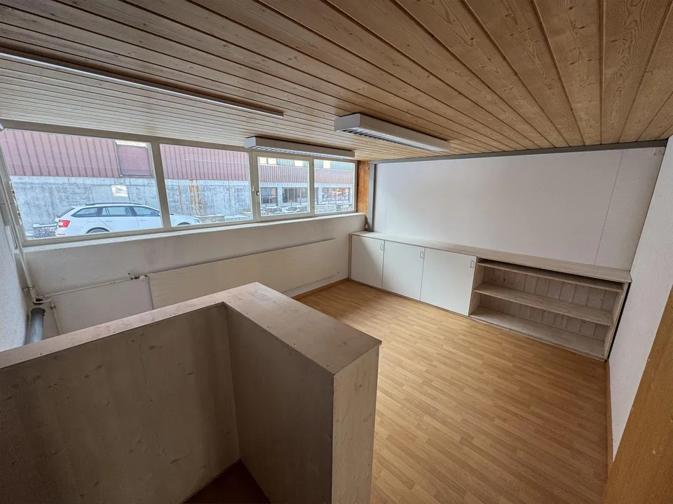 Gewerbe / Büro / Industriehalle