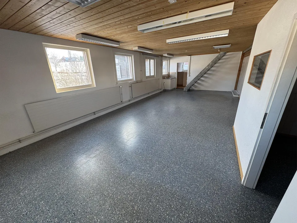 Gewerbe / Büro / Industriehalle