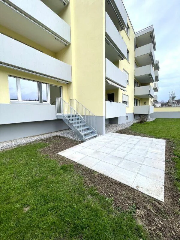 Frisch sanierte Wohnung mit Sitzplatz ins Grüne
