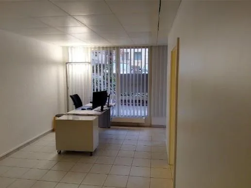 Repräsentativer Gewerberaum in der Nähe des Bahnhofes und der Fähre...