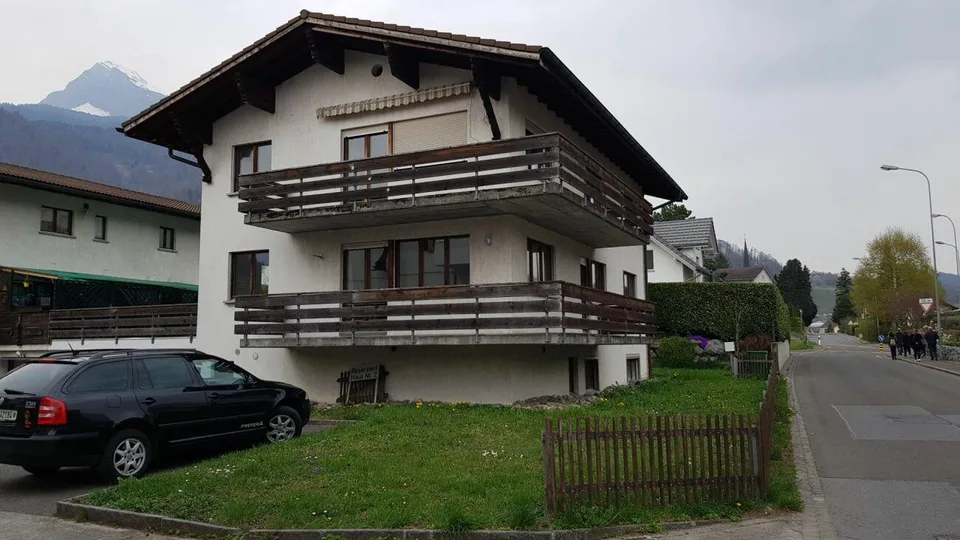 Appartement rénové avec cheminée et grand balcon