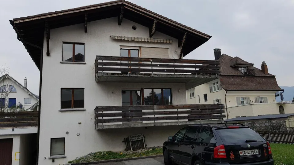 Appartement rénové avec cheminée et grand balcon