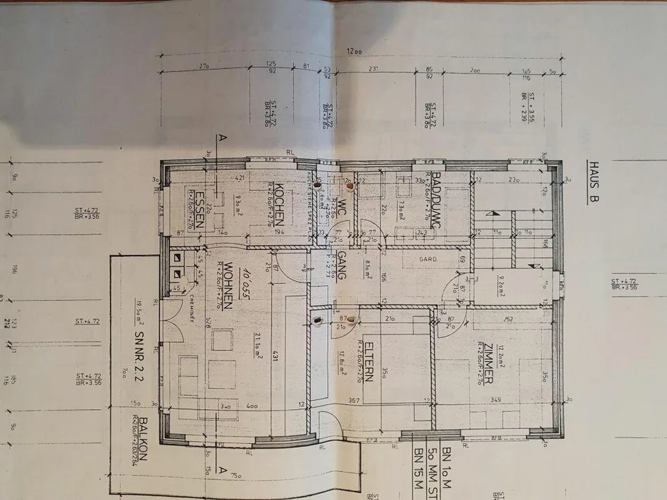 Appartement rénové avec cheminée et grand balcon