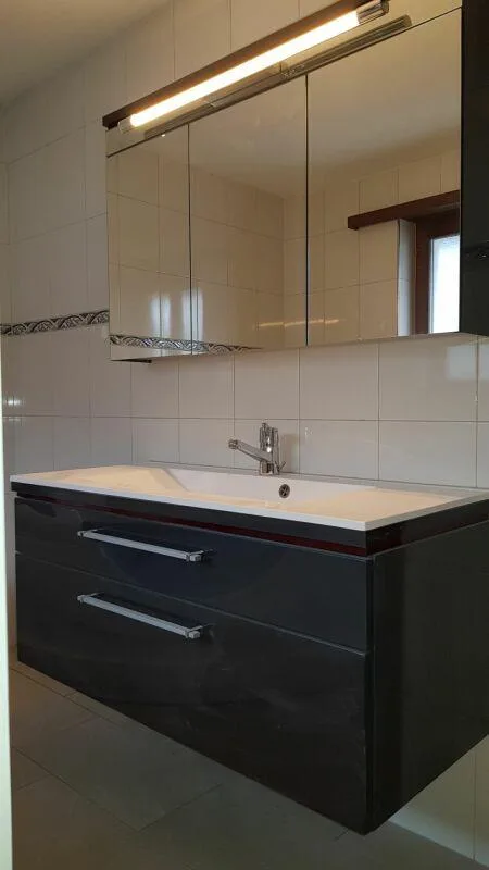 Renovierte Wohnung mit Cheminée und grossem Balkon