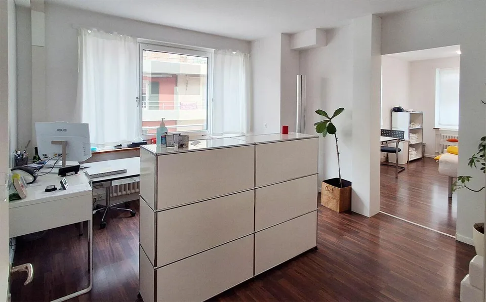 Zentralgelegene Büro- / Praxisräumlichkeiten suchen neue Mieter – foto 7 di 9