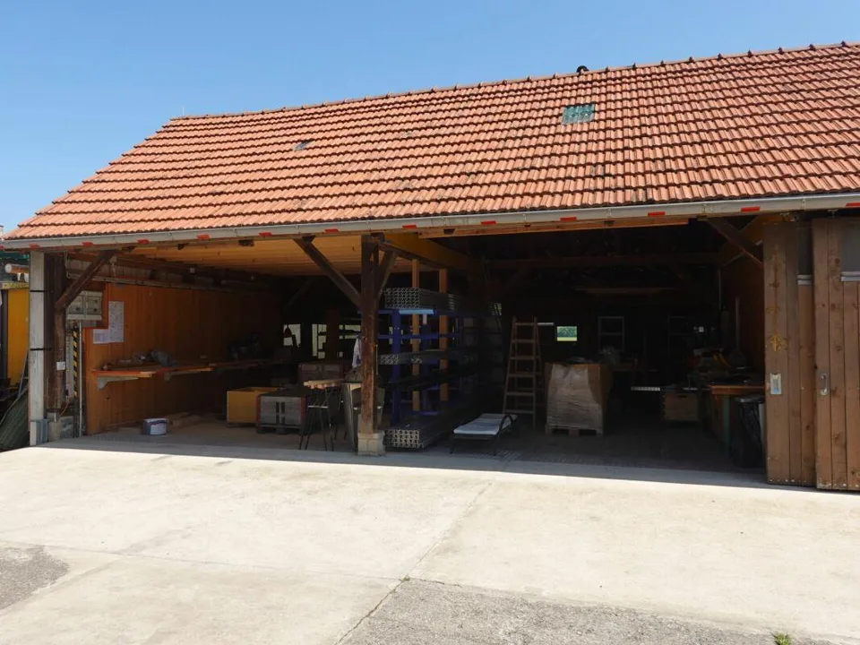 Ebenerdige, helle Gewerbe-Liegenschaft
