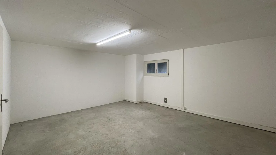 Vielseitiger nutzbarer Raum (Gewerbe/Atelier/Lager/Büro) ca. 100 m²