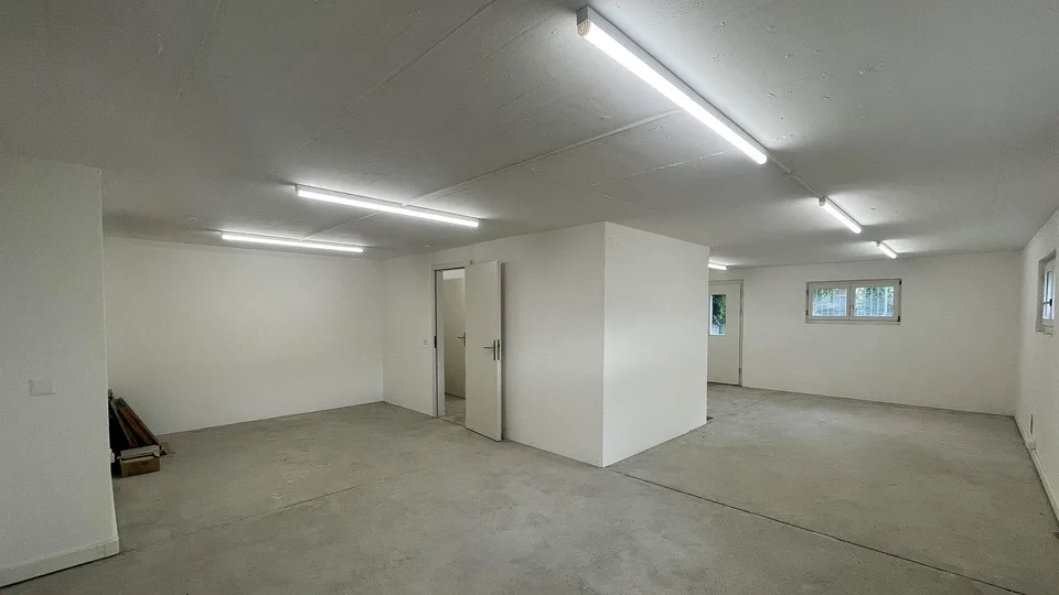 Vielseitiger nutzbarer Raum (Gewerbe/Atelier/Lager/Büro) ca. 100 m²
