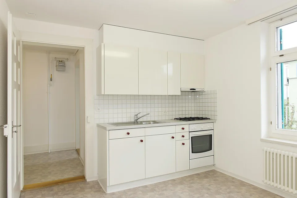 schöne helle 2.5-Zimmerwohnung mit Wintergarten