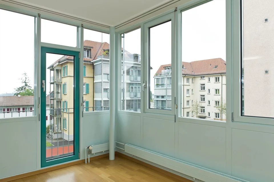 schöne helle 2.5-Zimmerwohnung mit Wintergarten