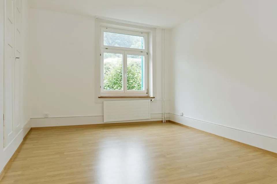 schöne helle 2.5-Zimmerwohnung mit Wintergarten
