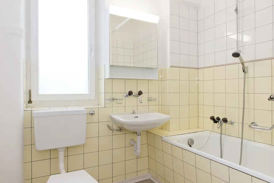 schöne helle 2.5-Zimmerwohnung mit Wintergarten