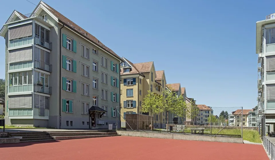schöne helle 2.5-Zimmerwohnung mit Wintergarten