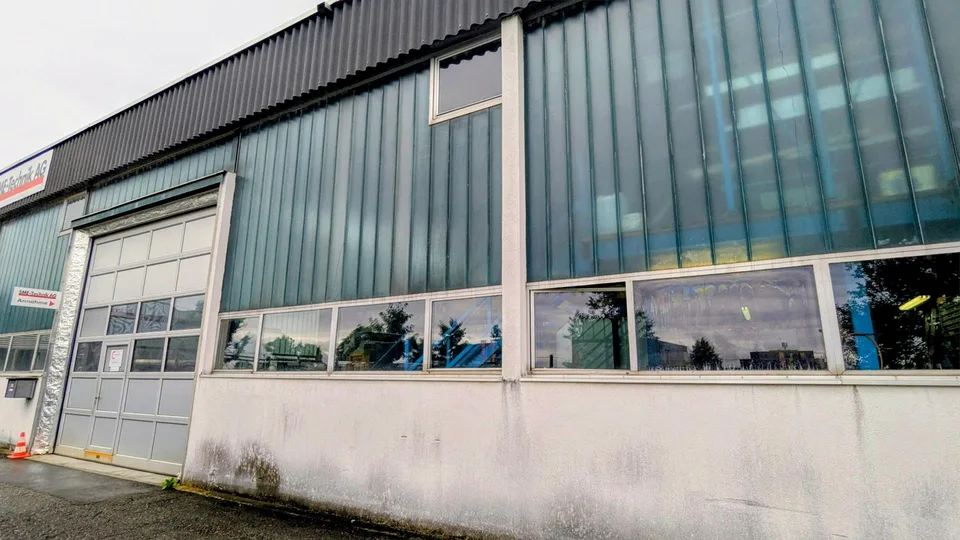Vielseitige Gewerbefläche mit Werkstatt und Aussenfläche zu vermieten